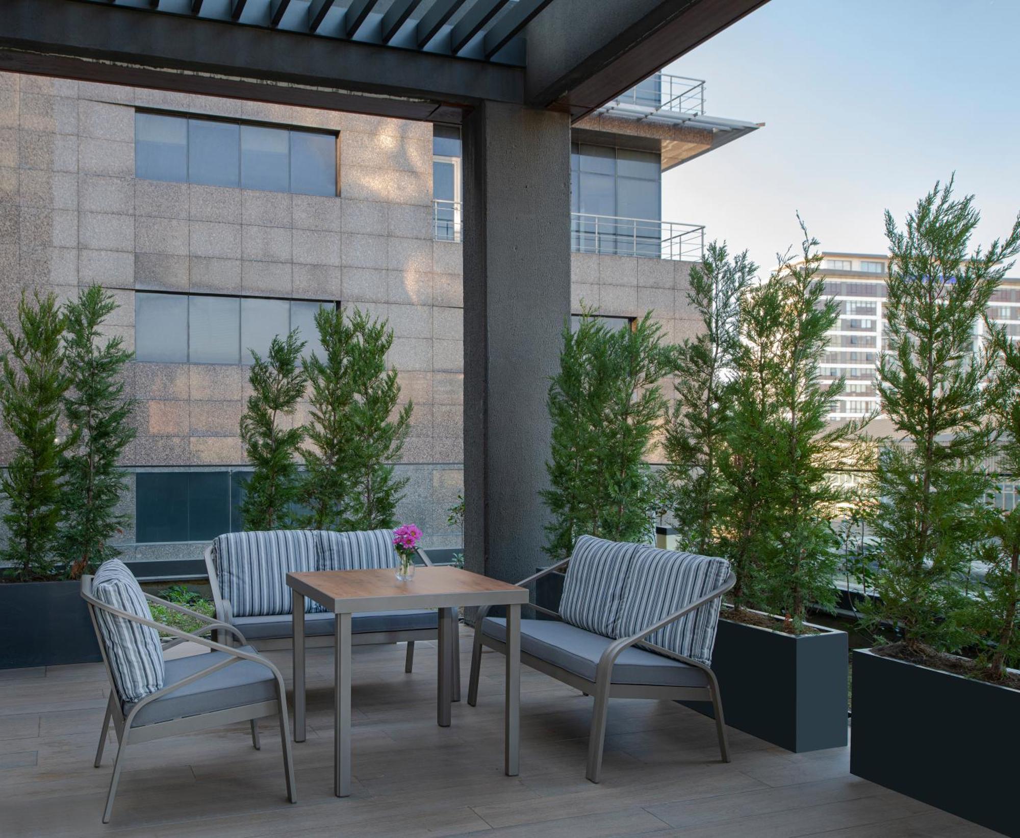 מלון Movenpick Living Istanbul West מראה חיצוני תמונה A 3D rendering of a patio